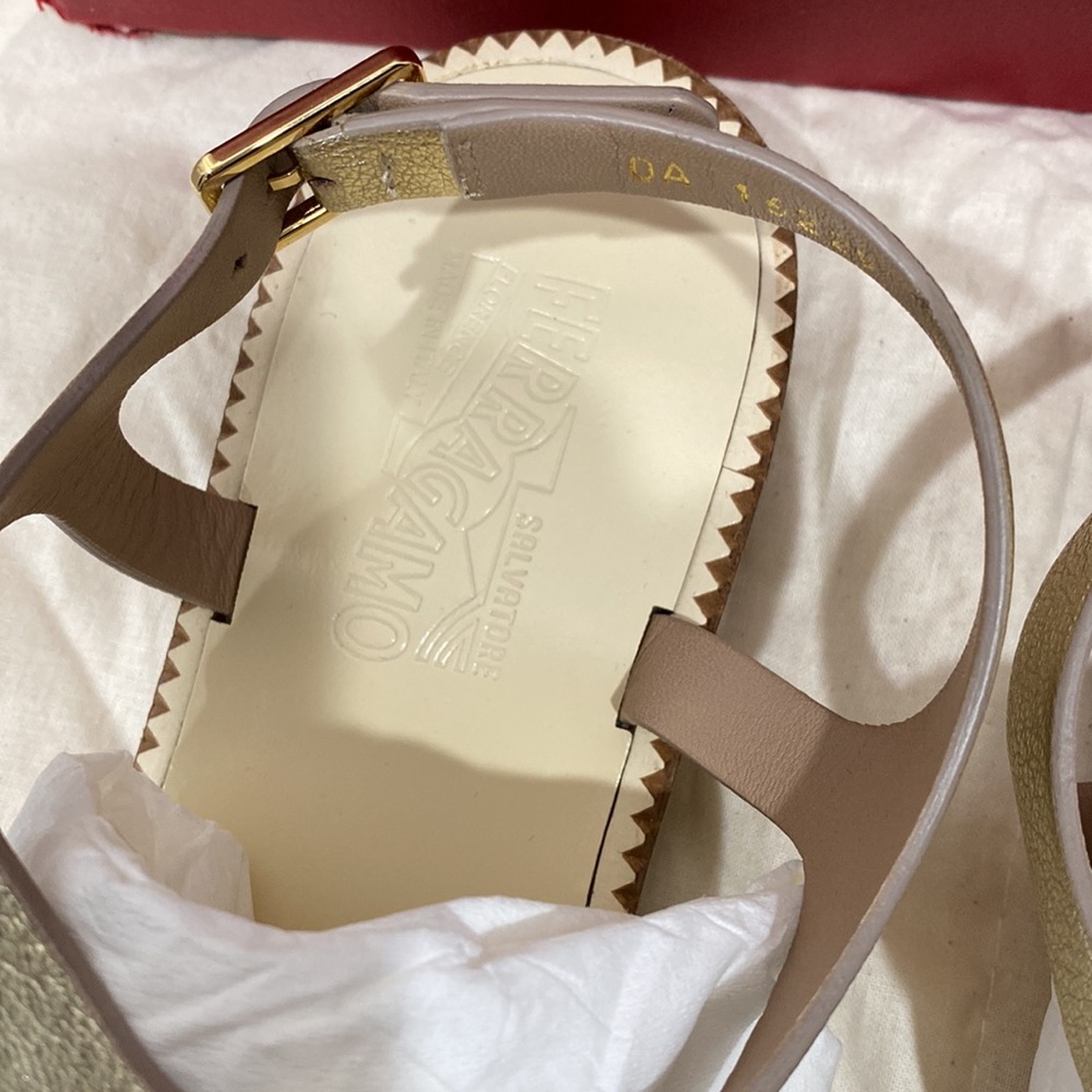 Salvatore Ferragamo brand new gold flat authentic sandals with buckle - Picture 6 of 14